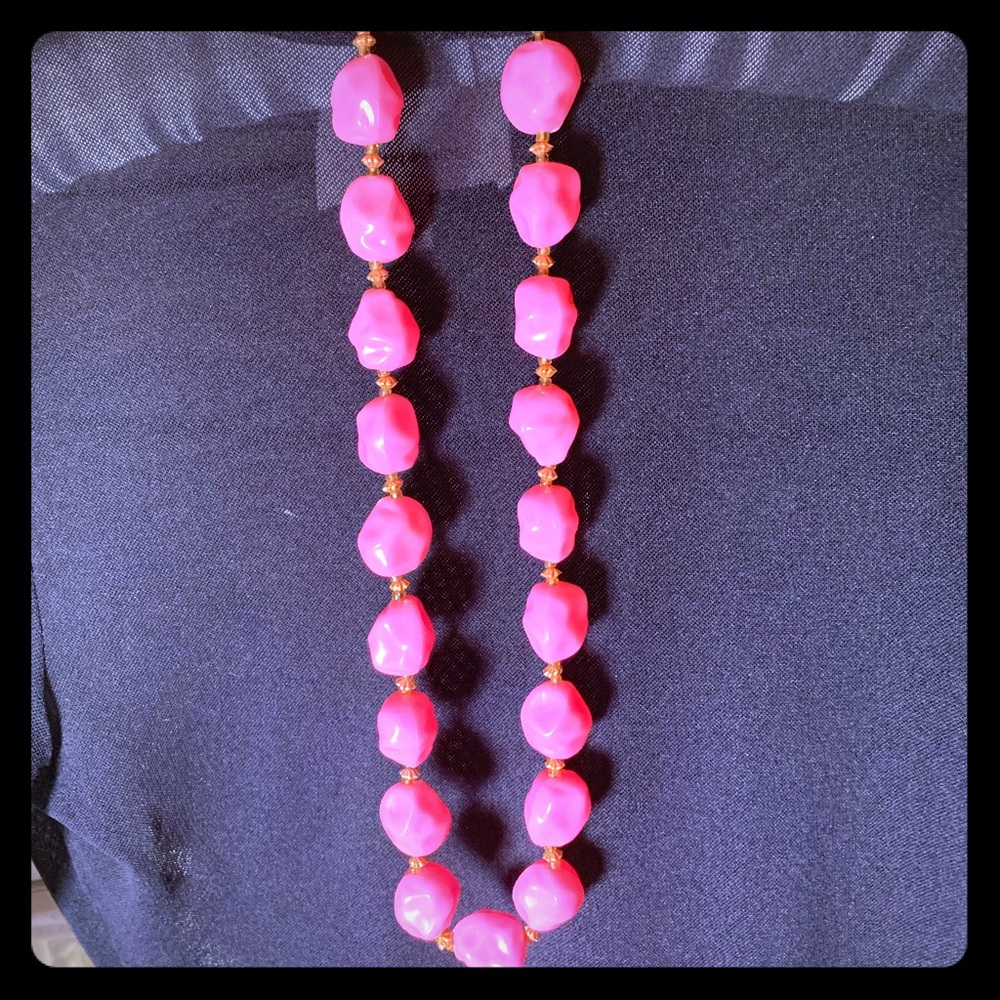 👛Pink necklace.💕 ‼️BUNDLE and SAVE‼️